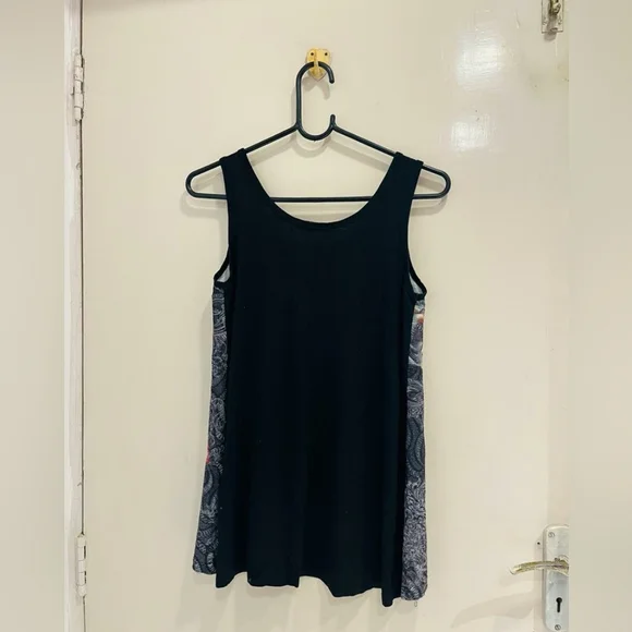 Black very beautiful top - Picture 7 of 7